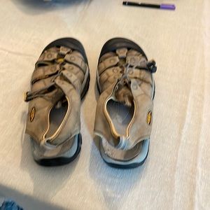 Men’s keen water, shoes, size 11, leather outer shell
